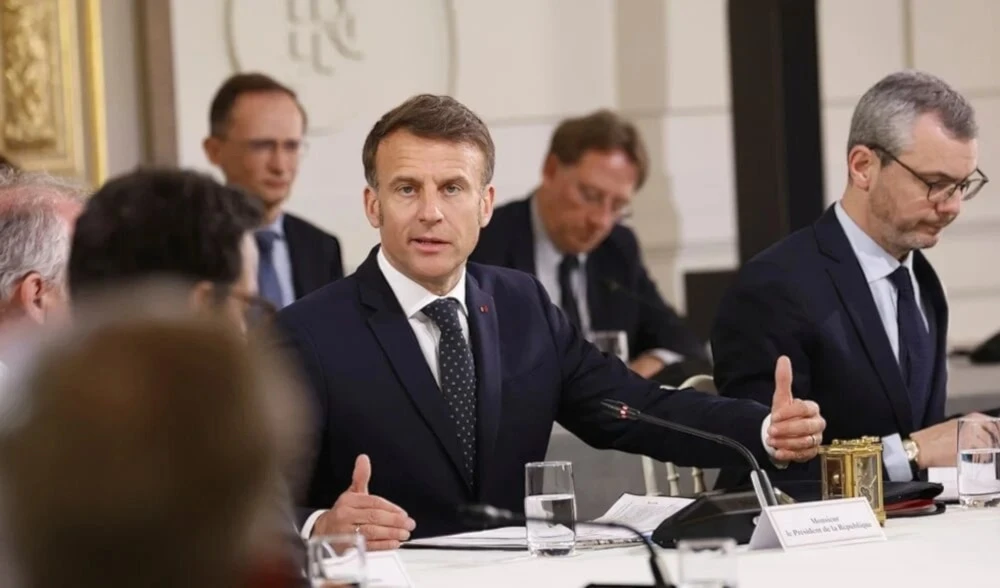 Macron pide "acciones enérgicas" contra Rusia de no lograr la tregua