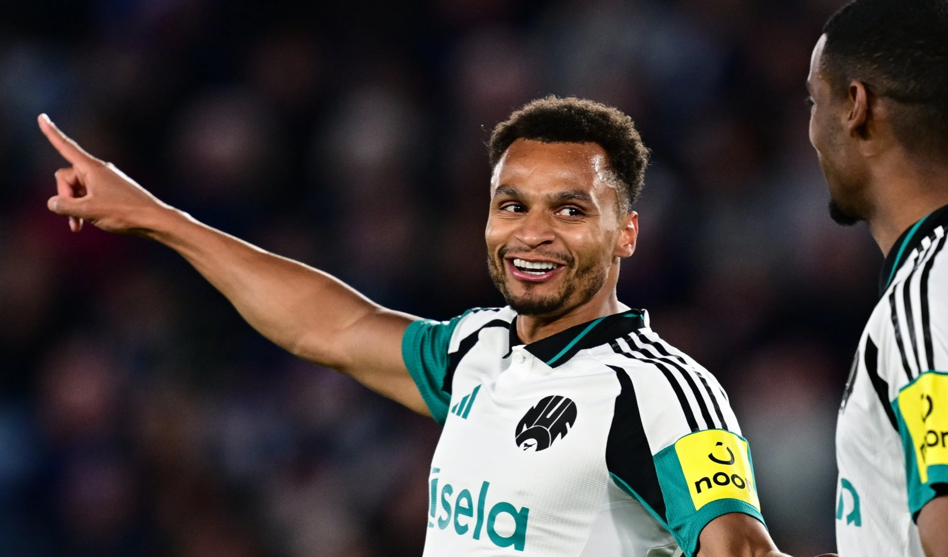 Newcastle triunfa y ocupa quinto puesto en Premier League.