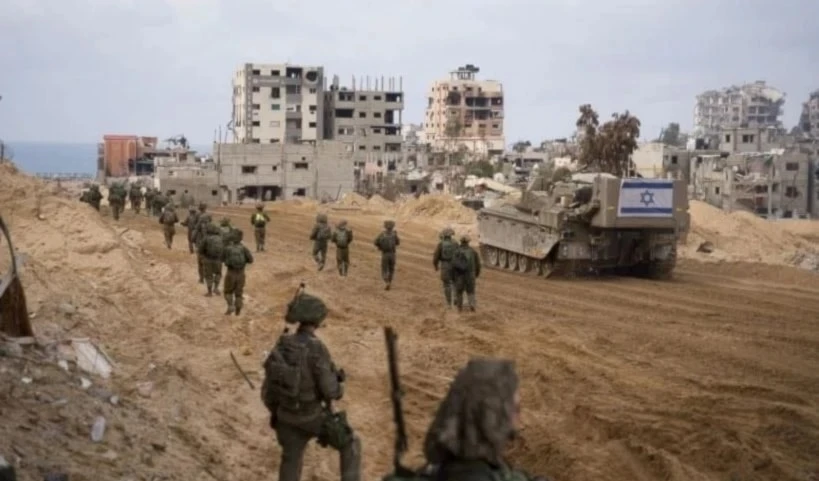 Soldados del ejército de ocupación israelí al sur de Gaza. Soldados del ejército de ocupación israelí al sur de Gaza.