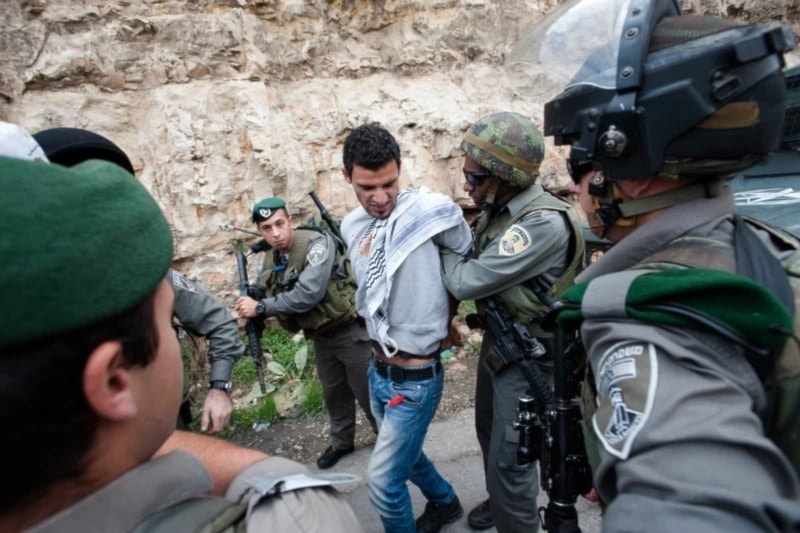 Fuerzas israelíes arrestaron a un activista palestino durante una manifestación cerca de Belén.