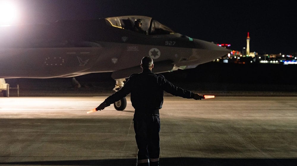 Aviones cazas que lanzan bombas sobre la Franja de Gaza.  
