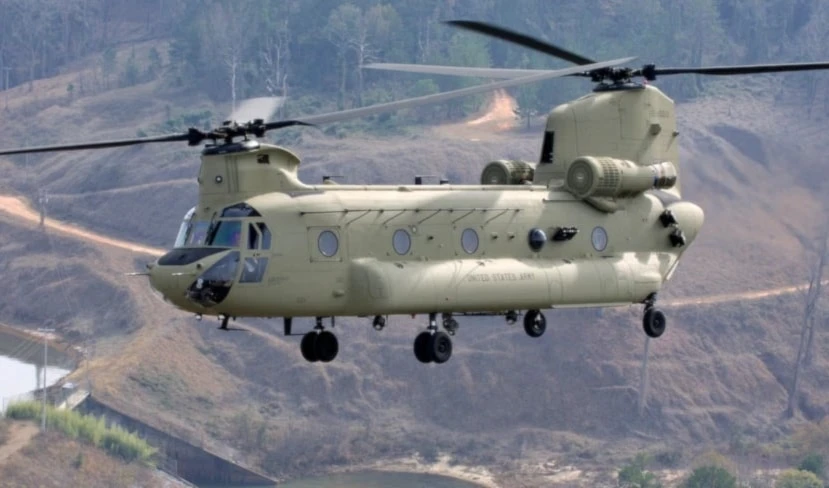Helicóptero estadounidense modelo Chinook en pleno vuelo. Helicóptero estadounidense modelo Chinook en pleno vuelo.