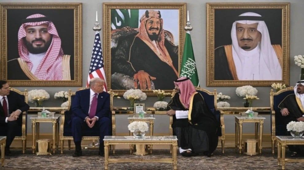 El príncipe heredero de Arabia Saudita, Mohammad bin Salman, recibió al presidente Trump en el aeropuerto internacional Rey Khalid.