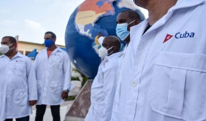 MNOAL condena campaña de EE. UU. contra colaboración médica cubana. Foto: Periódico Granma
