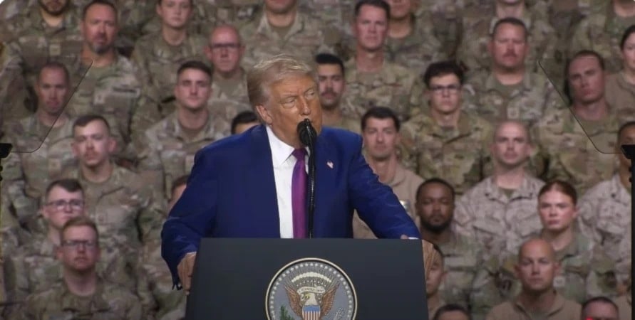 Trump interviene en la base aérea de Al Udeid en Qatar. Foto: AFP