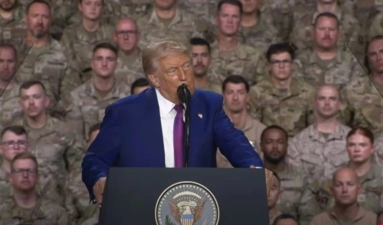 Trump interviene en la base aérea de Al Udeid en Qatar. Foto: AFP