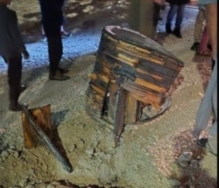 Fragmento del misil hipersónico lanzado desde Yemen hacia los territorios ocupados. (Foto: Medios israelíes)