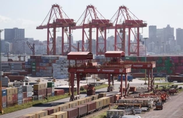 Terminal de contenedores en el puerto de Durban, Sudáfrica (Reuters)