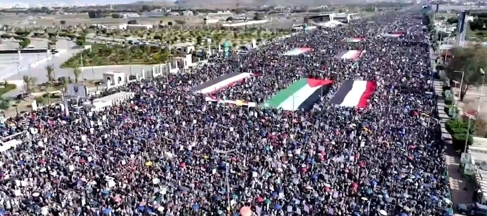 Marcha multitudinaria en Saná, capital de Yemen, en apoyo a Gza y su resistencia.