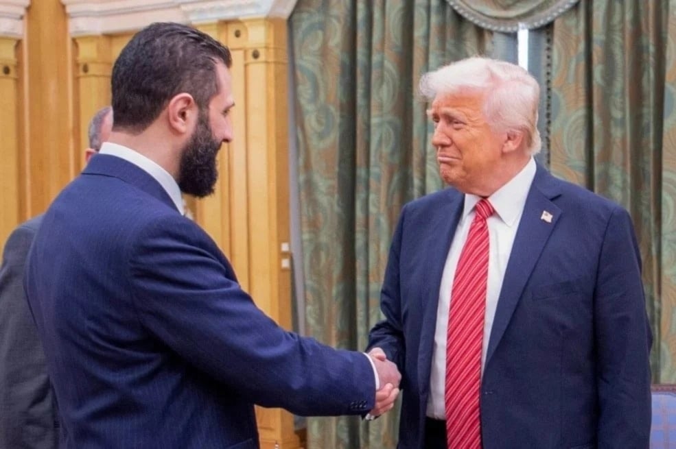 Encuentro entre Trump y Al Sharaa en Arabia Saudita.