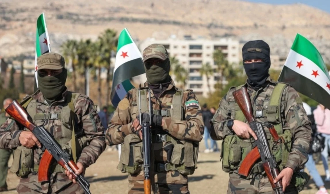 Amnistía reclamó que todas las personas sospechosas de cometer crímenes internacionales sean procesadas en tribunales civiles ordinarios bajo juicios justos. Amnistía reclamó que todas las personas sospechosas de cometer crímenes internacionales sean procesadas en tribunales civiles ordinarios bajo juicios justos.