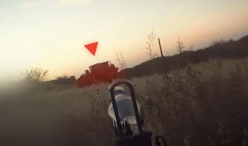 Brigadas Al Qassam atacan vehículos militares israelíes en Gaza.