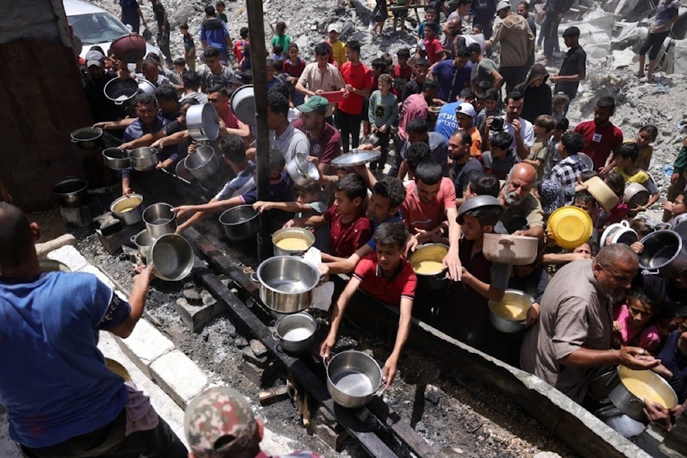 Desplazados de Gaza intentan conseguir alimentos en Jabalia (Foto: AFP)