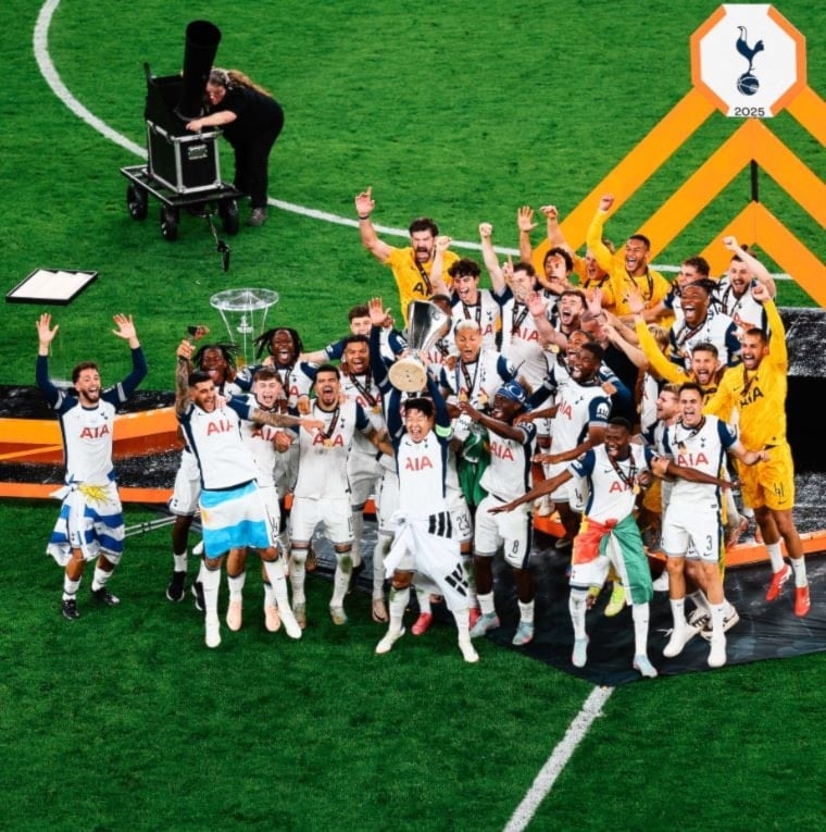 Tottenham derrota a Manchester United en Liga Europa de fútbol.