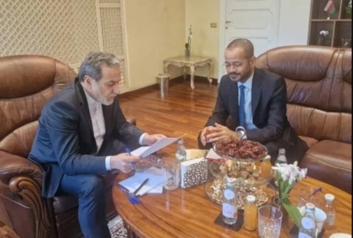 Encuentro entre los cancilleres de Irán y Omán en Roma, este 23 de mayo. Foto: AFP