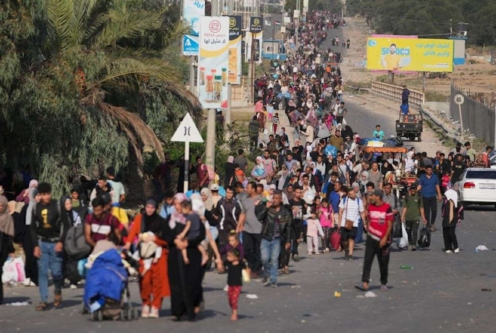 Palestinos toman la carretera de Saladino para huir al sur de la Franja de Gaza (AP)