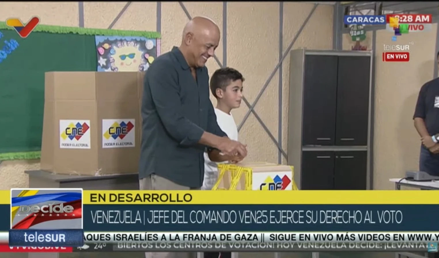 El jefe del Comando de Campaña Ven25+, Jorge Rodríguez, ejerce derecho al voto. El jefe del Comando de Campaña Ven25+, Jorge Rodríguez, ejerce derecho al voto.
