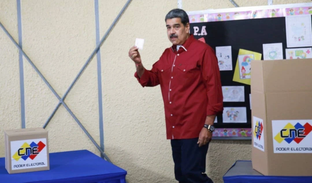 Presidente de Venezuela ejerce su derecho al sufragio en elecciones regionales y legislativas