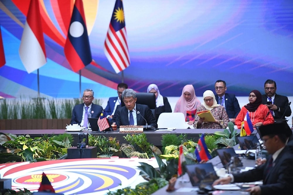 Momento de la intervención del canciller de Malasia, Mohammad Hassan, durante la reunión de la ASEAN. 