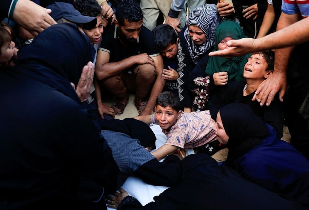 Palestinos despiden a sus mártires en el hospital Nasser, de Khan Yunis.