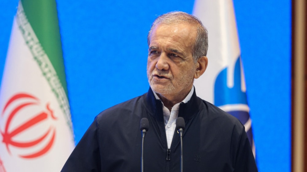 El presidente de Irán, Masoud Pezeshkian, se dirige al público en el aniversario de la fundación de la Universidad Islámica Azad, en Teherán, el 26 de mayo de 2025. Foto: IRNA