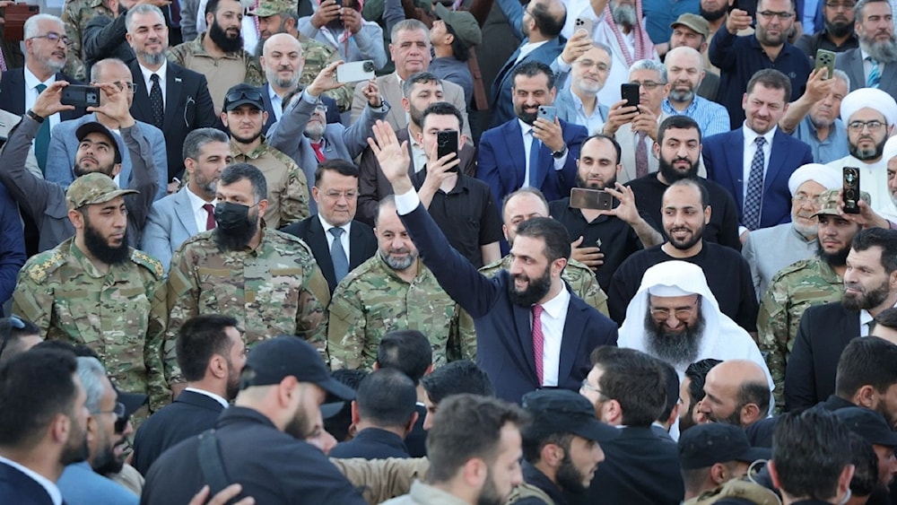 Ahmed Al-Sharaa en el acto multitudinario en Alepo.