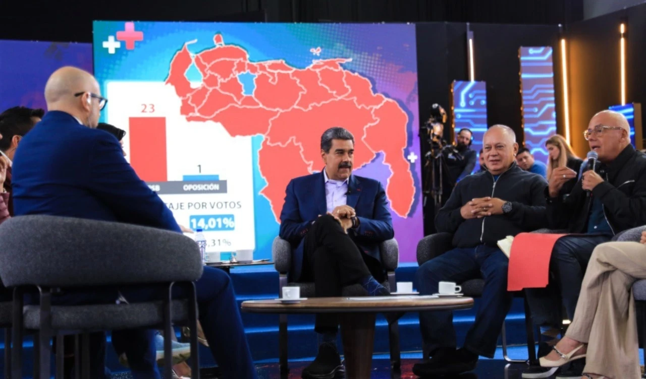 Durante la emisión, el mandatario bolivariano debatió sobre los resultados electorales con los principales dirigentes de la Revolución Bolivariana.