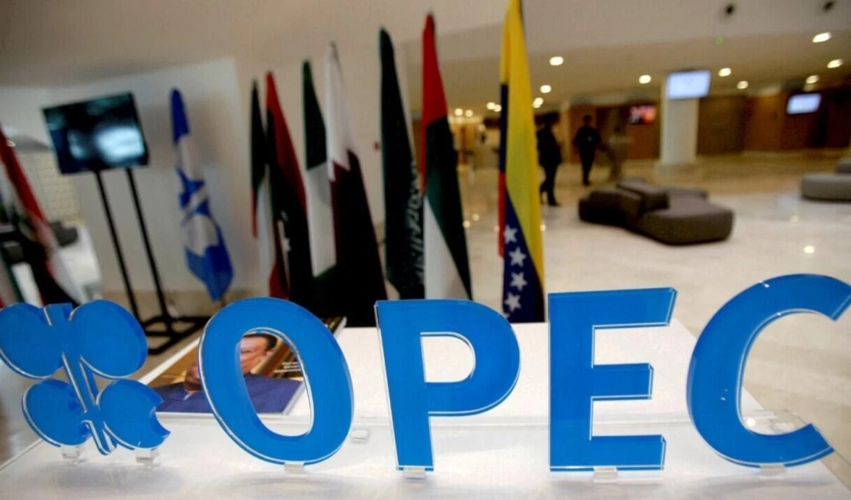 Ministros de la OPEP se reunirán para definir ajustes en la producción