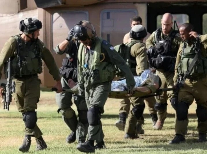 Ejército de ocupación evacua a soldado herido en combate en Gaza.