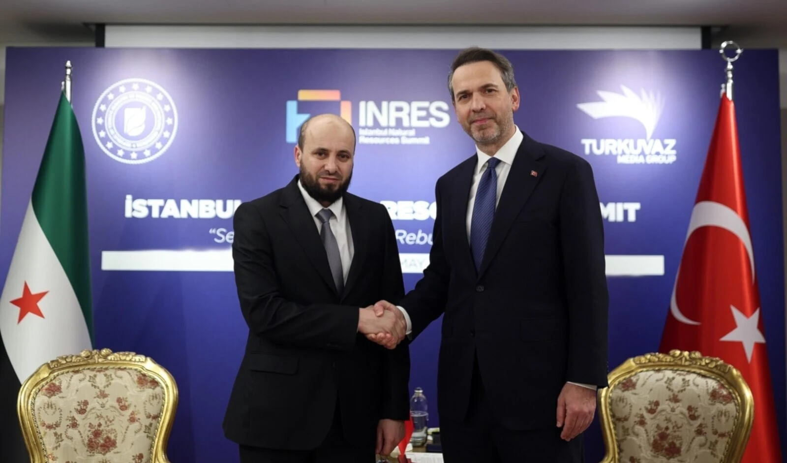 Ministros de Energía de Turquía y Siria sostienen encuentro en Cumbre de Recursos Naturales en Estambul Ministros de Energía de Turquía y Siria sostienen encuentro en Cumbre de Recursos Naturales en Estambul