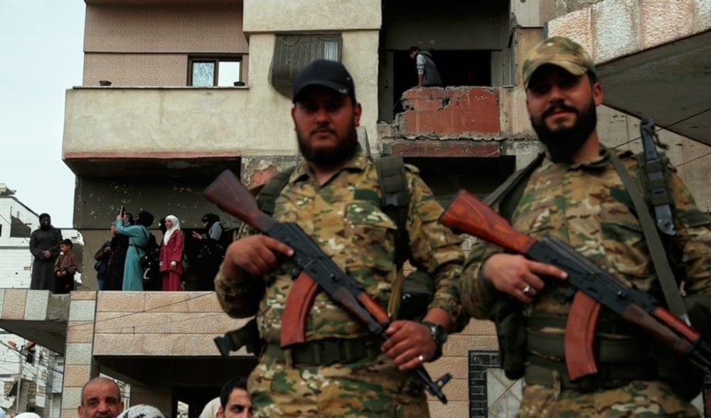 Nuevo gobierno de Siria enfrenta crisis por combatientes extranjeros.