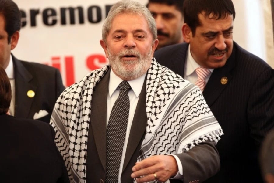 Artistas y políticos piden a Lula cortar los lazos con 