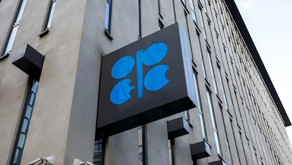 El grupo OPEP+ ha enfrentado tensiones recurrentes desde la pandemia, con choques entre sus miembros por las cuotas, el precio del barril y la participación en los mercados asiáticos y europeos. 