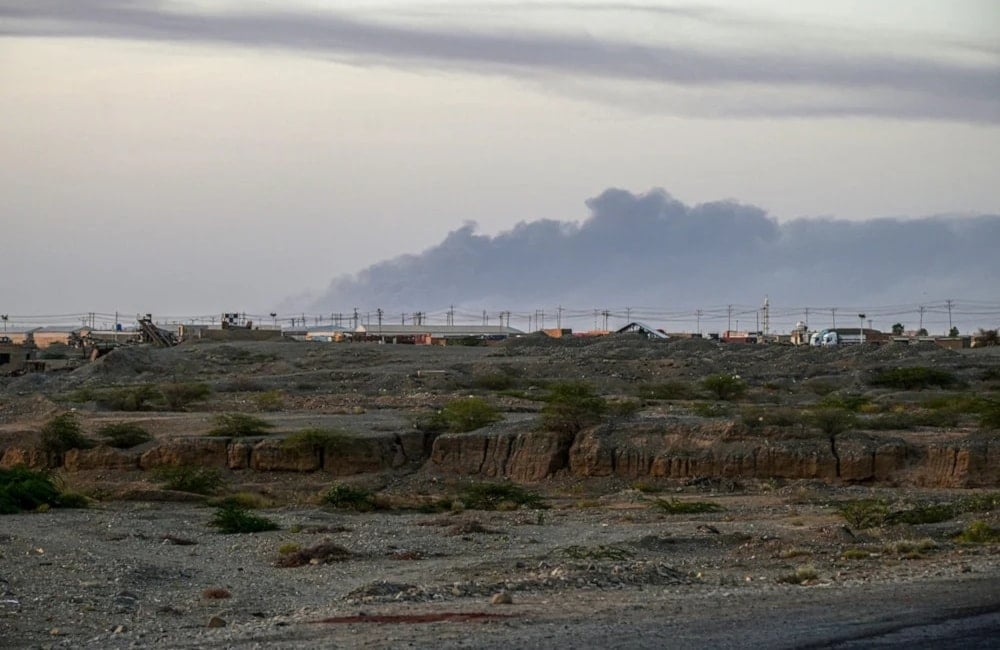 El humo se eleva desde Puerto Sudán tras el ataque de las Fuerzas de Apoyo Rápido. (Foto: AFP)