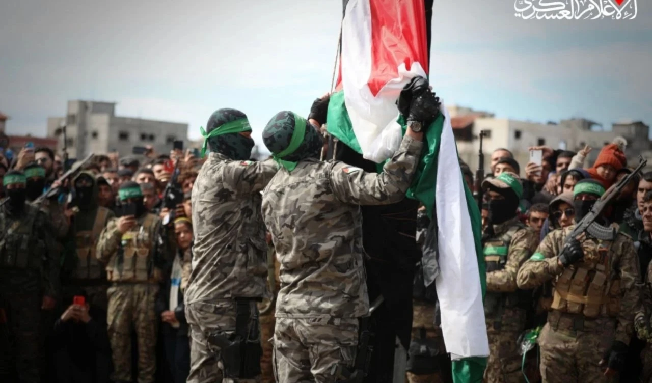 Escenas de la entrega de tres prisioneros israelíes por parte de la Resistencia palestina el 22 de febrero de 2025.