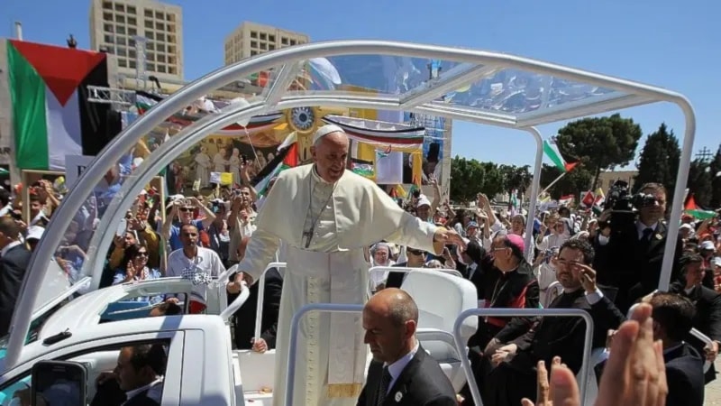 El papa Francisco presidió una misa al aire libre el 25 de mayo de 2014 frente a la iglesia de la Natividad en la ciudad bíblica de Belén.