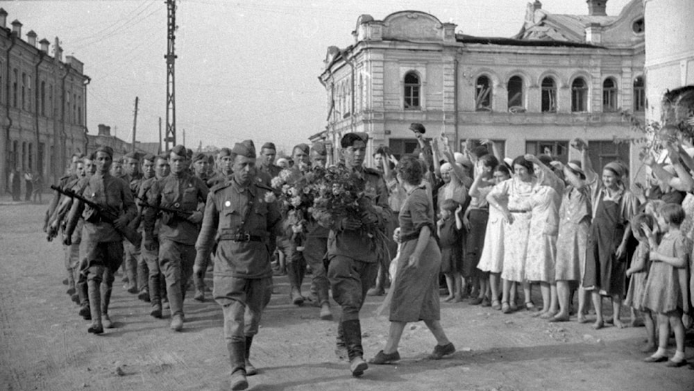 Tras expulsar a las tropas nazis del territorio de la URSS, el Ejército Rojo continuó la lucha contra la ocupación alemana en los países de Europa del Este.
