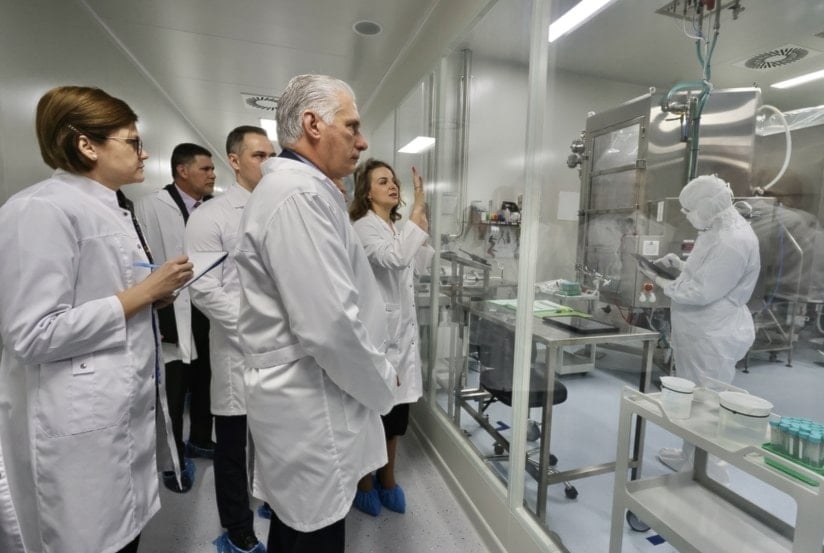 El presidente Miguel Díaz-Canel recorrió los centros biotecnológicos Biocad y Geropharm en San Petersburgo, Rusia. 