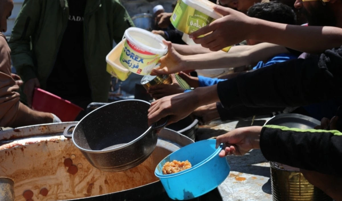 Una cocina benéfica en el campamento de refugiados en Nuseirat, Franja de Gaza. Una cocina benéfica en el campamento de refugiados en Nuseirat, Franja de Gaza.