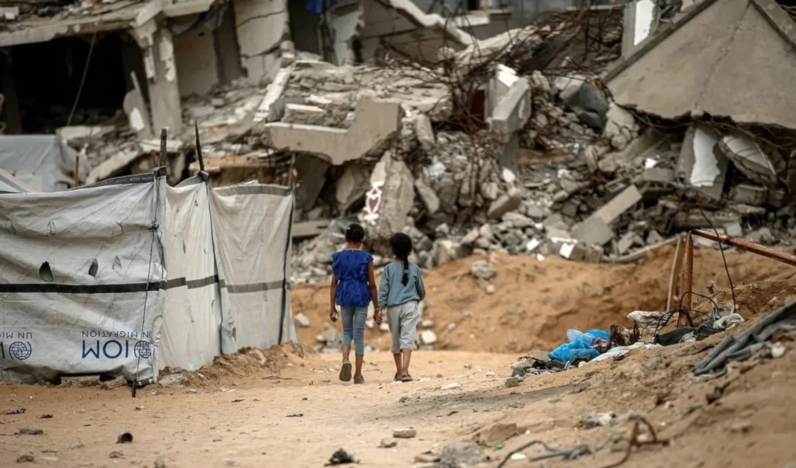 Niños, mujeres y hombres de Gaza están al borde de la muerte debido a la escasez de combustible y electricidad y al hambre.