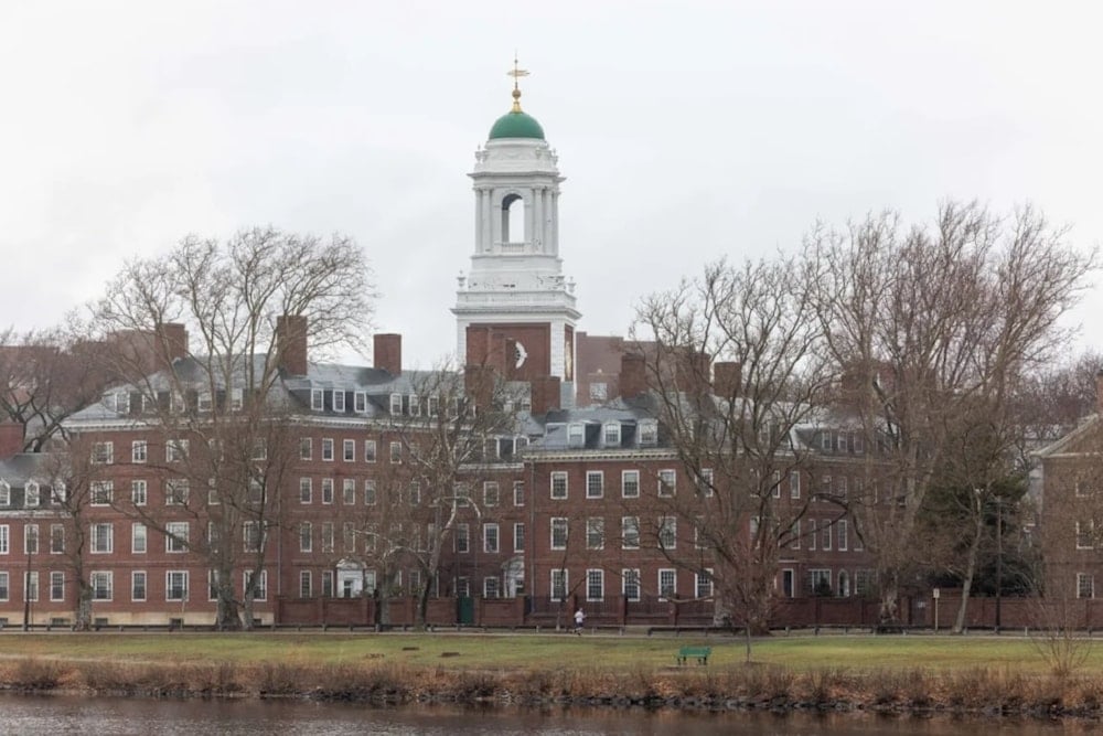 Universidad de Harvard, negada a cumplir con las exigencias de Trump.
