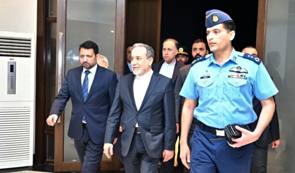 El ministro de Exteriores de Irán, Abbas Araghchi, cumplió una visita de pocas horas a Pakistán. 