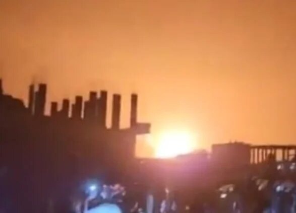 Agresión israelí al puerto yemenita de Hodeidah. 5 de mayo de 2025 (Foto: Agencias)