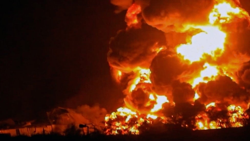 El bombardeo israelí-estadounidense tuvo como objetivo el puerto de Hodeidah y la fábrica de cemento Bajil, al oeste de Yemen.