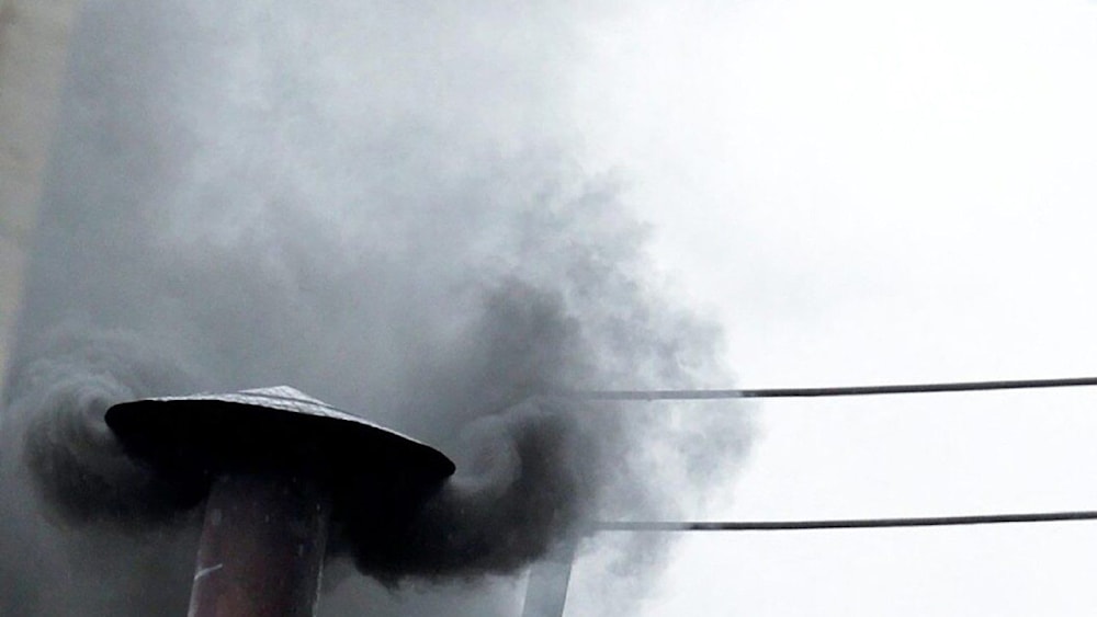El humo negro anuncia el fin del primer día del cónclave (Foto: Vaticano)