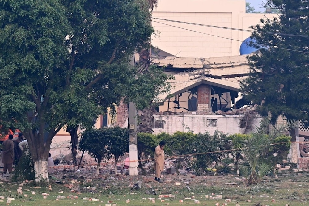 Secuelas del bombardeo de la India a Muridke, unos 30 kilómetros de Lahore, Pakistán. 