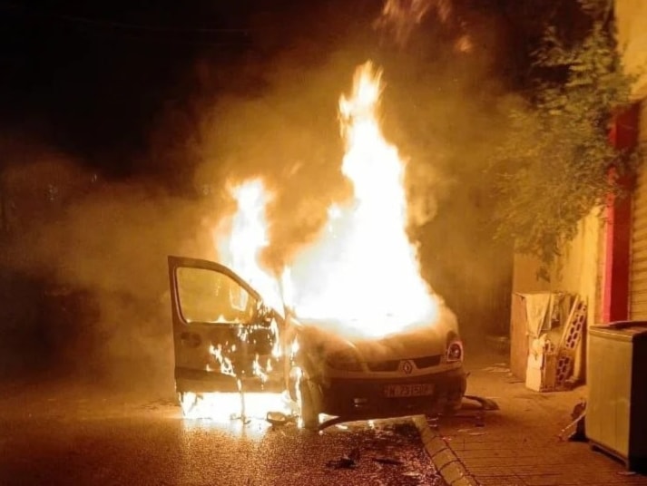 Un dron israelí impactó directamente el coche en la zona de villas de Sidón. (Foto: Redes sociales)