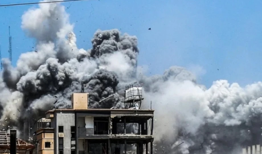 “Israel” comete dos masacres contra la escuela Abu Hamisa, ubicada en el campo de refugiados de Al-Bureij, en Gaza.