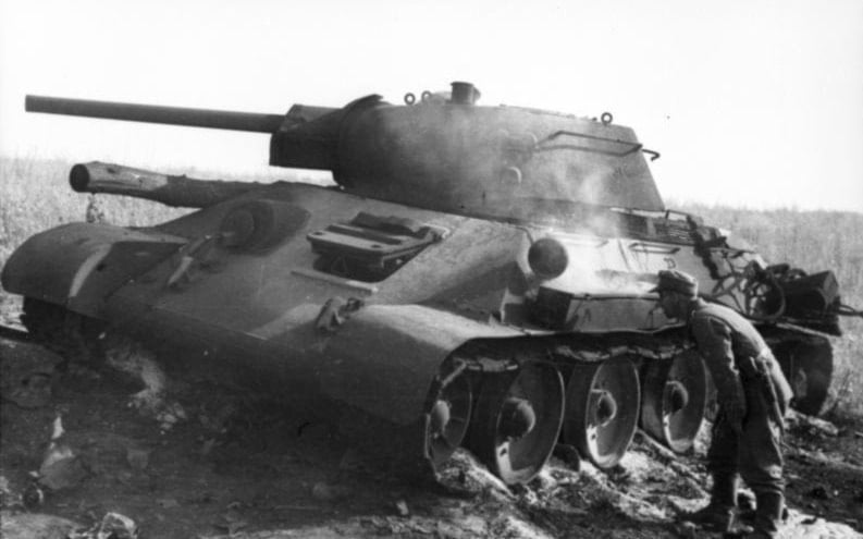 Tanque soviético en plena batalla de Kursk.