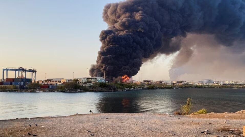 Ataques con drones golpean Puerto Sudán y amenaza entregas de ayuda